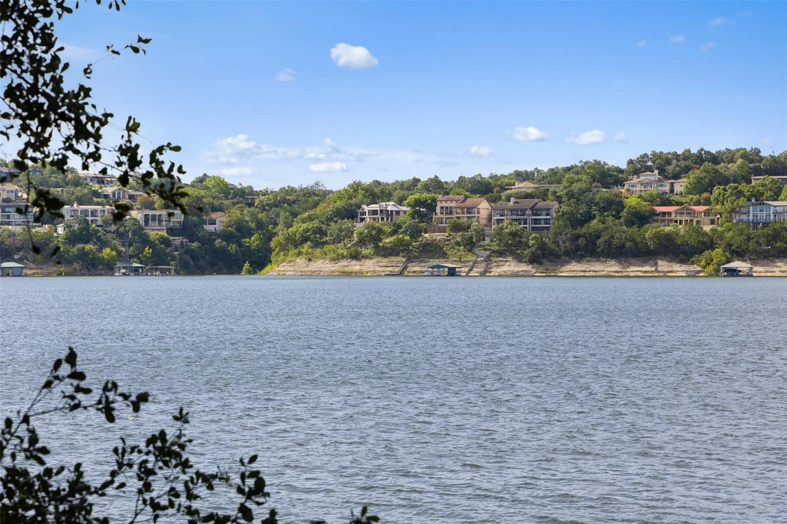Photo of 18401 Lakepoint CIR