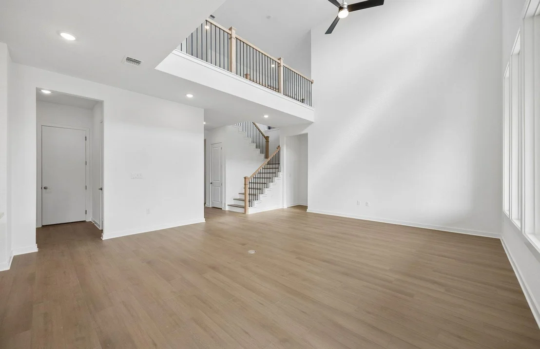Photo of 16401 Winnie Mae BND