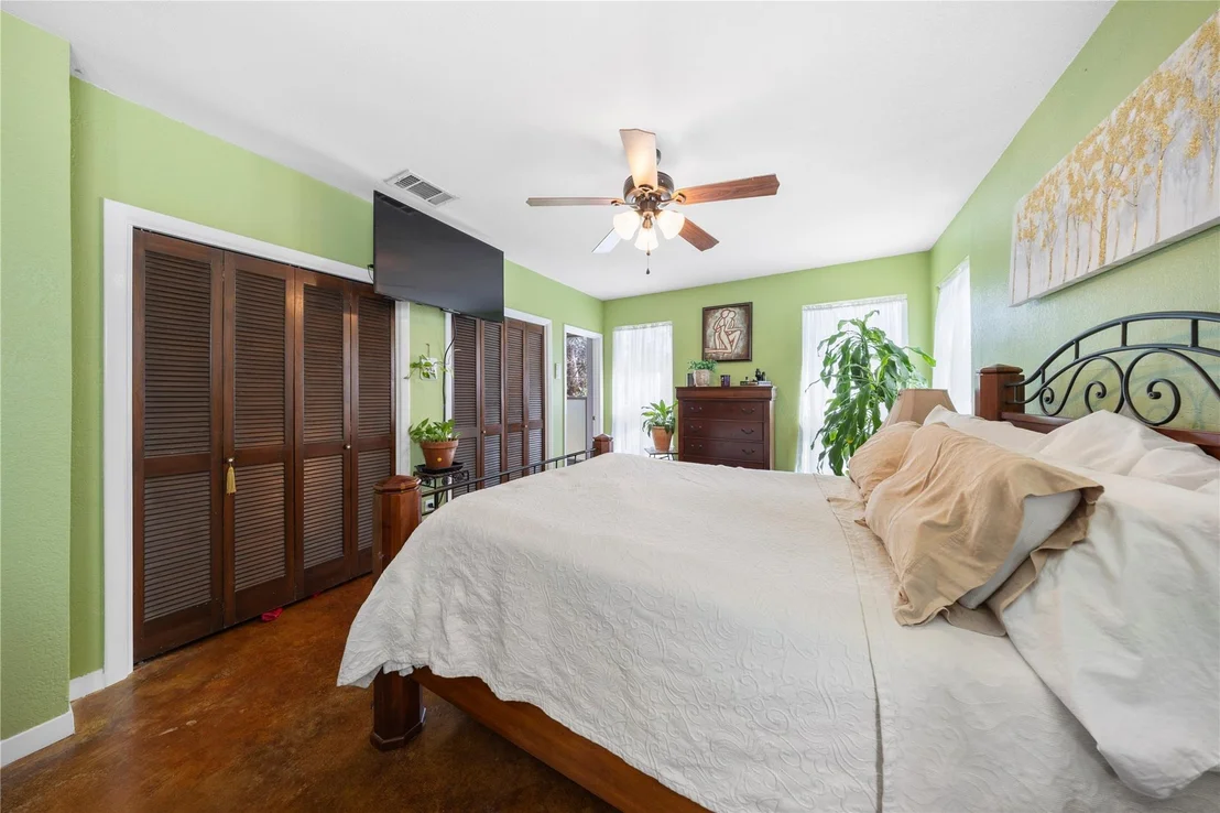Photo of 305 Clear Springs RD