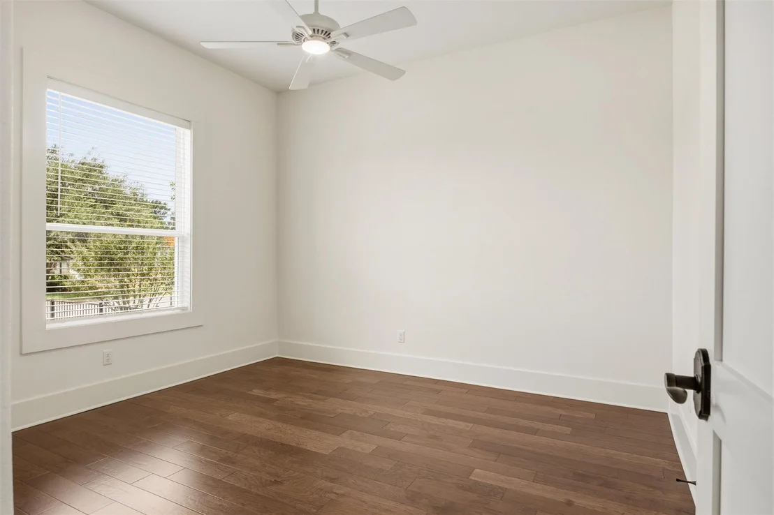 Photo of 1009 Scenic DR