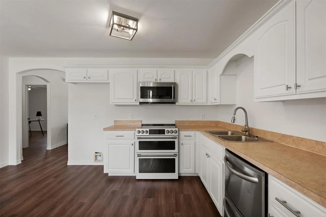 Photo of 104 Live Oak CIR