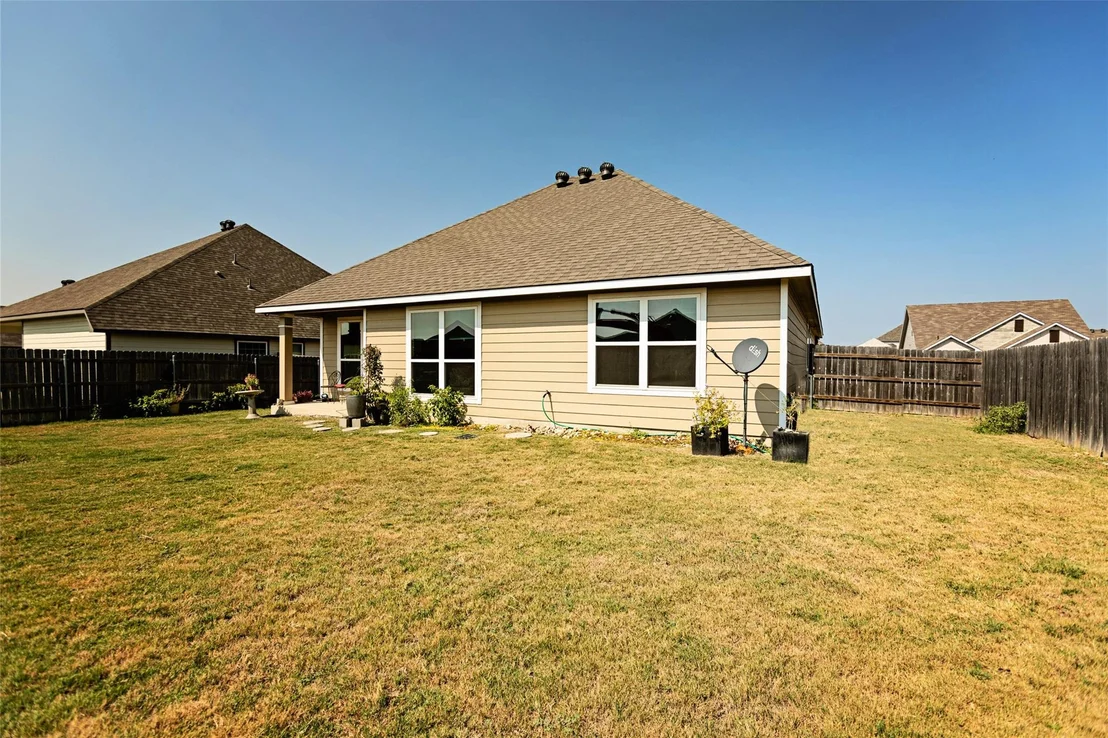 Photo of 903 Fallbrook DR