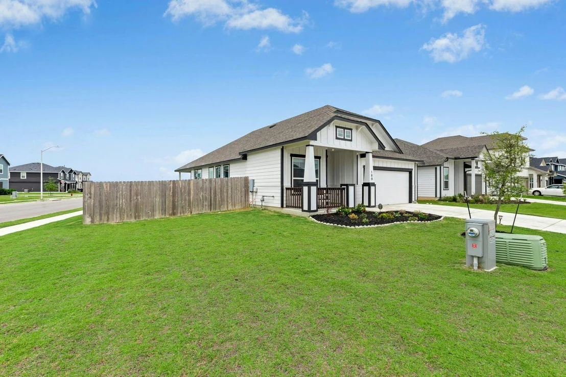 Photo of 180 Yellowstone DR