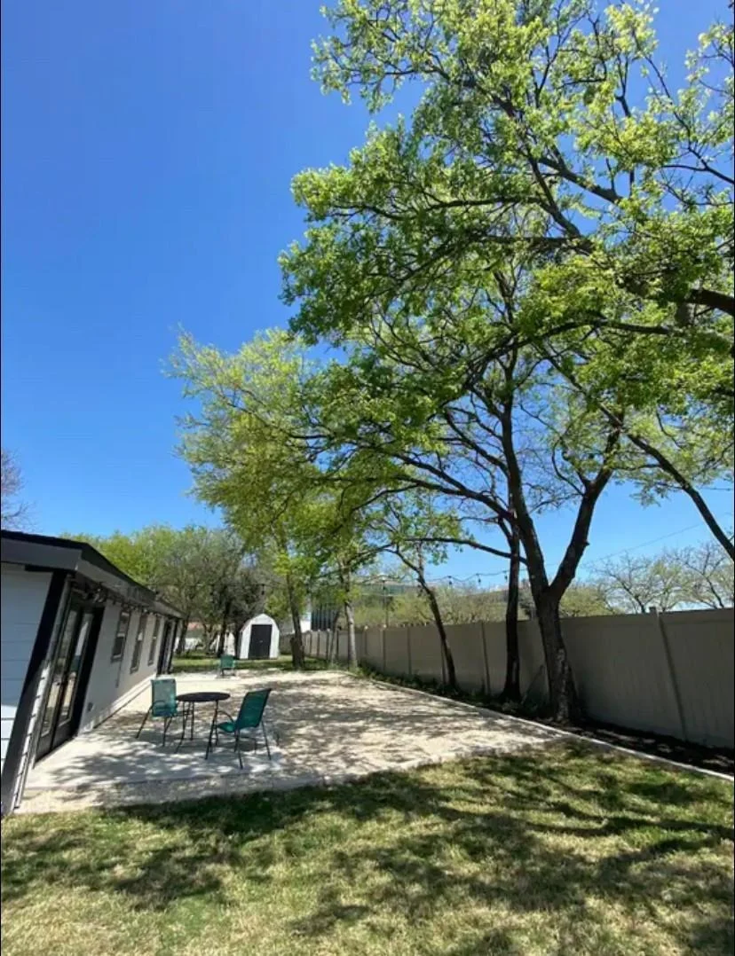 Photo of 1102 Clayton LN