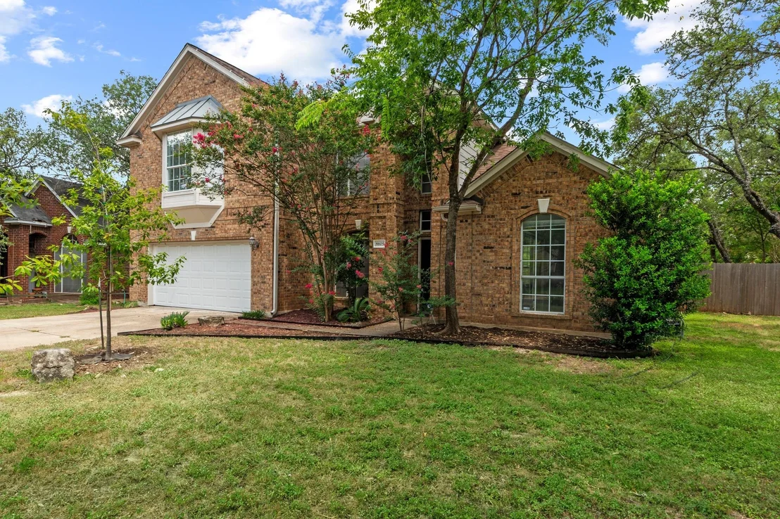Photo of 8605 Axis DR