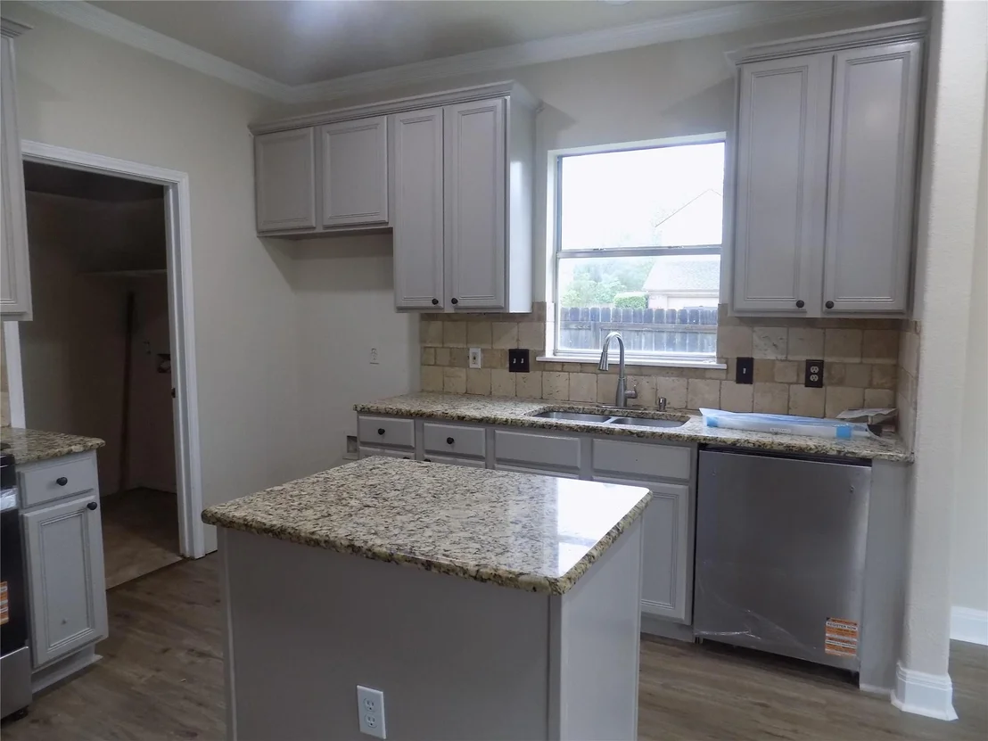 Photo of 301 THUNDERBAY DR
