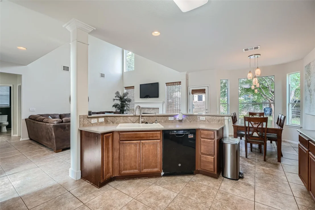 Photo of 269 Camelia PKWY