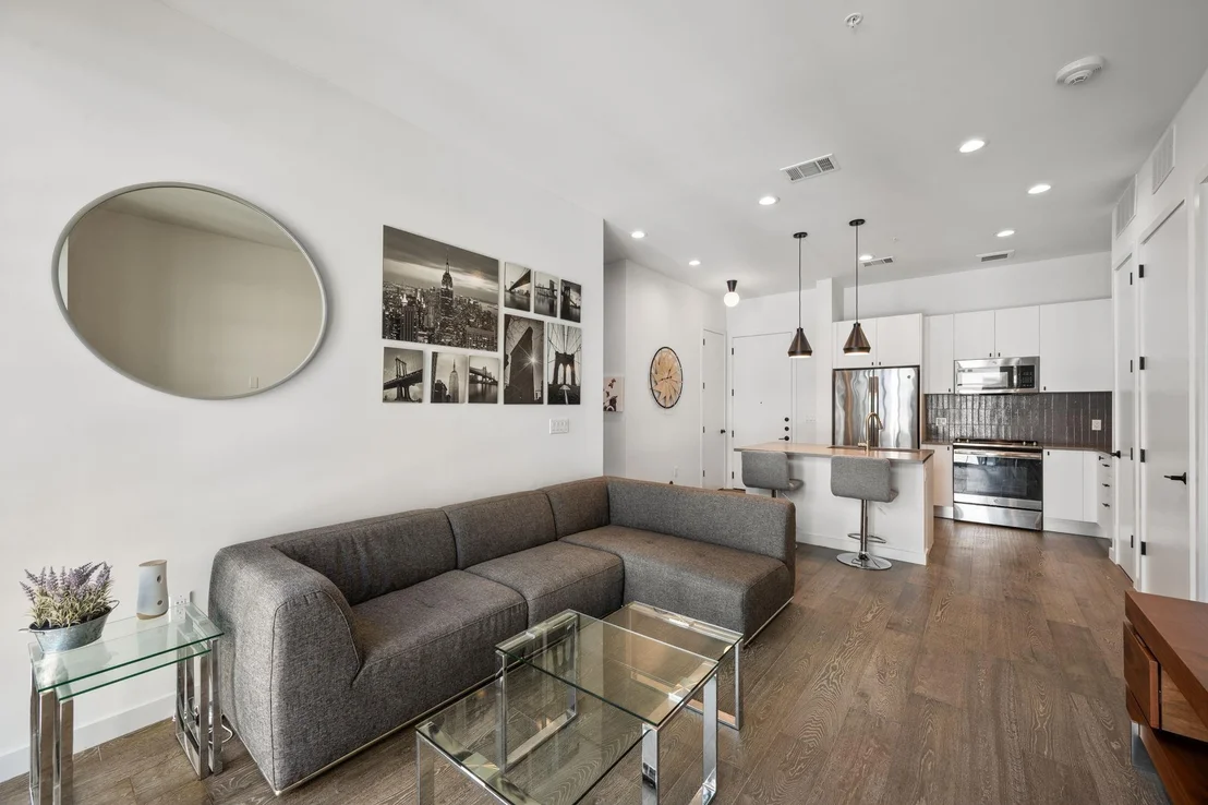 Photo of Unit 302 at 800 Embassy DR