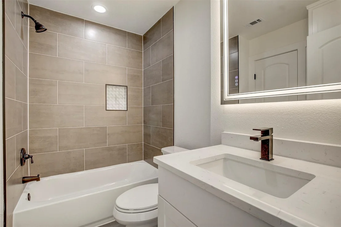 Photo of Unit B at 1402 Valleyridge CIR