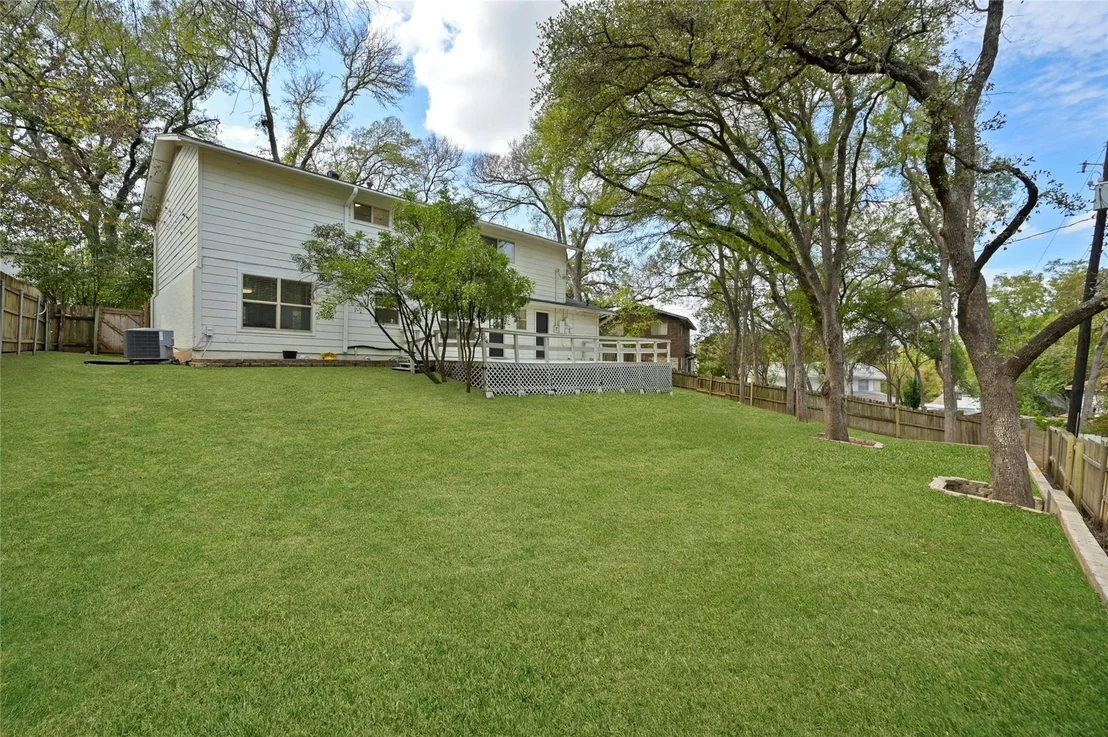 Photo of 1704 Fawn DR