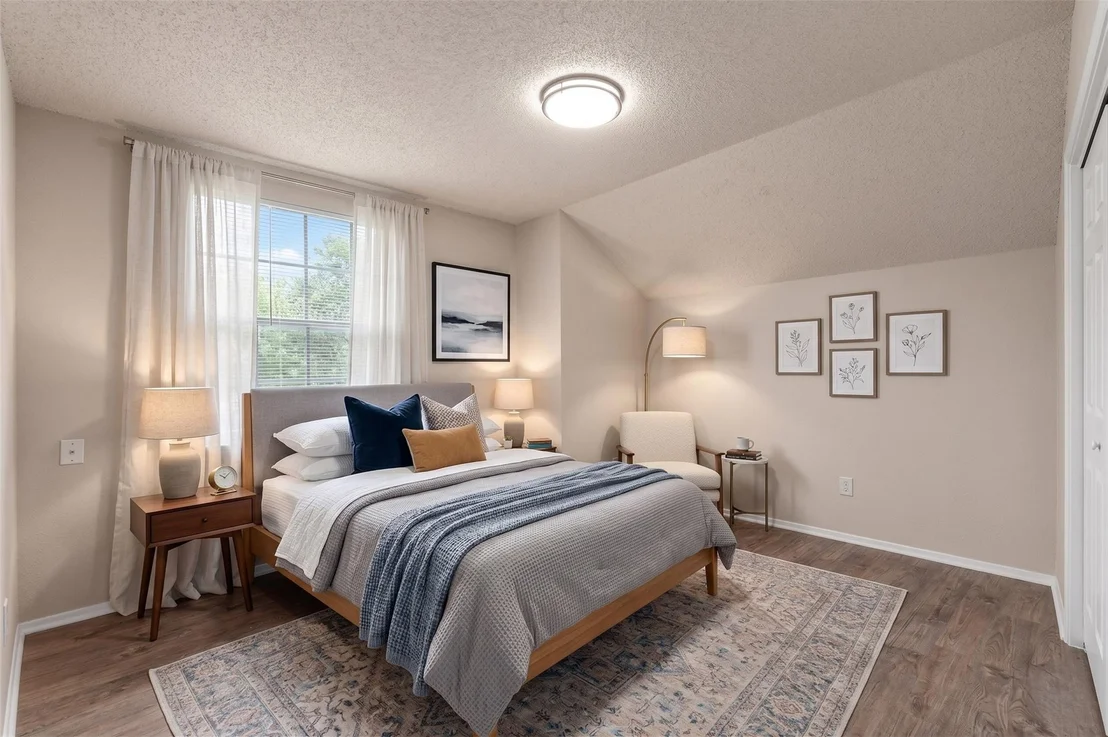 Photo of 16900 Village Oak LOOP