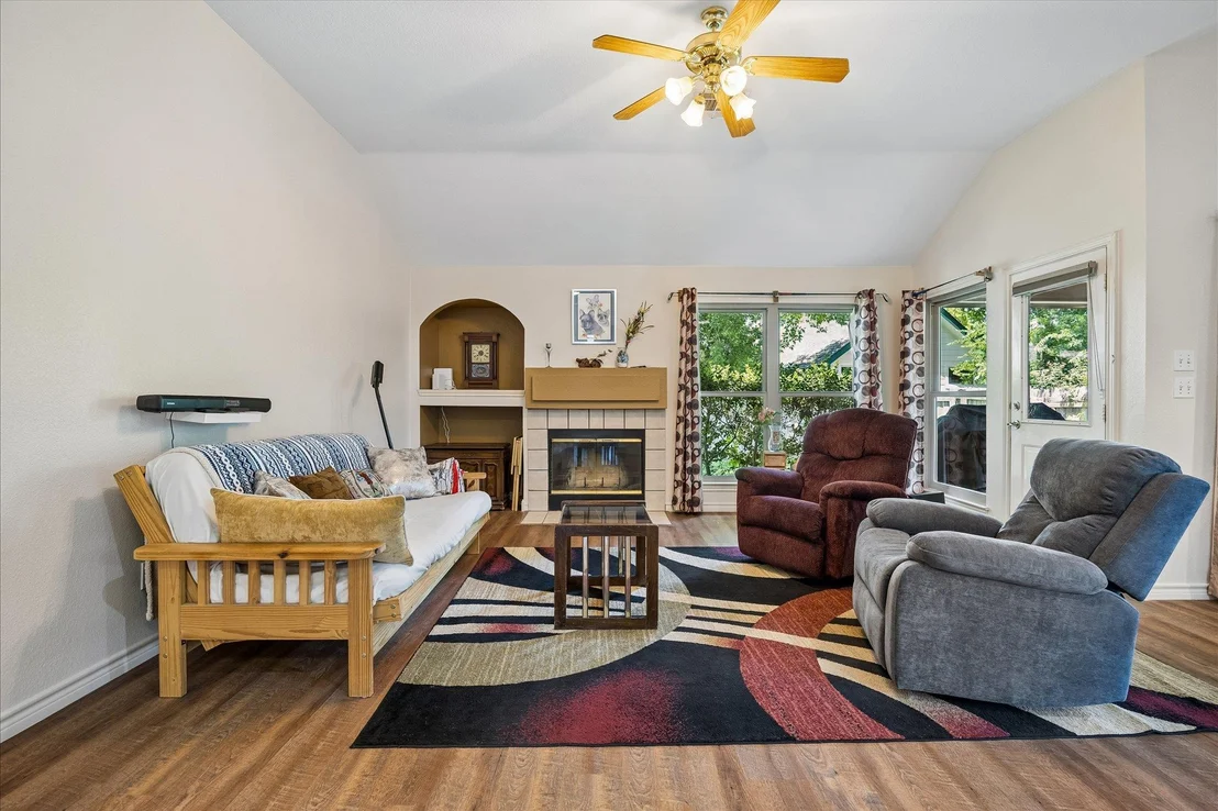 Photo of 111 Finch LN