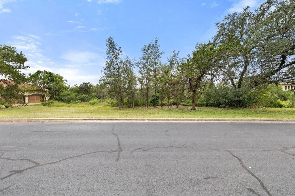 Photo of 16009 Chateau Ave