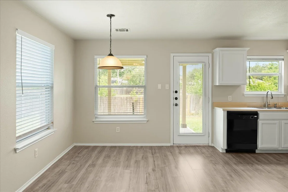Photo of 15411 Ora LN