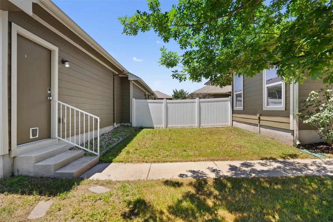 Photo of 1046 Lost Pines LN