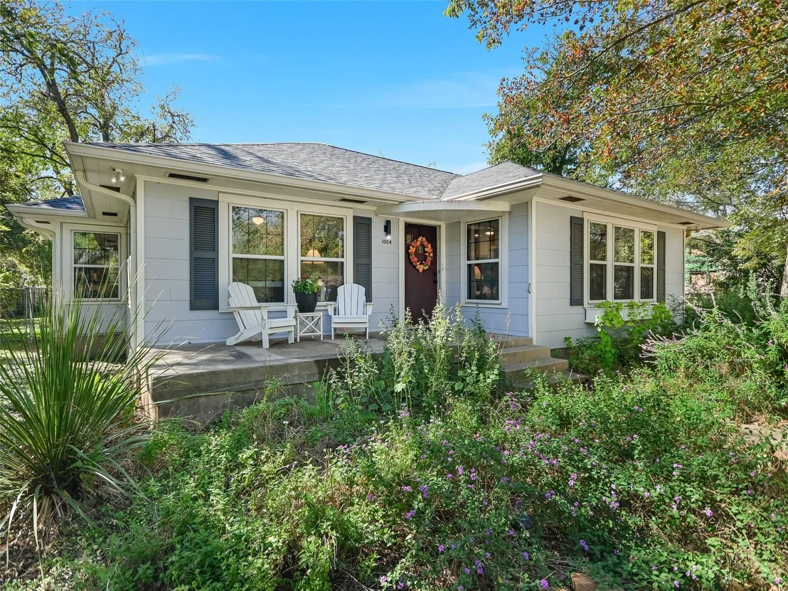 Photo of 1004 N Main ST
