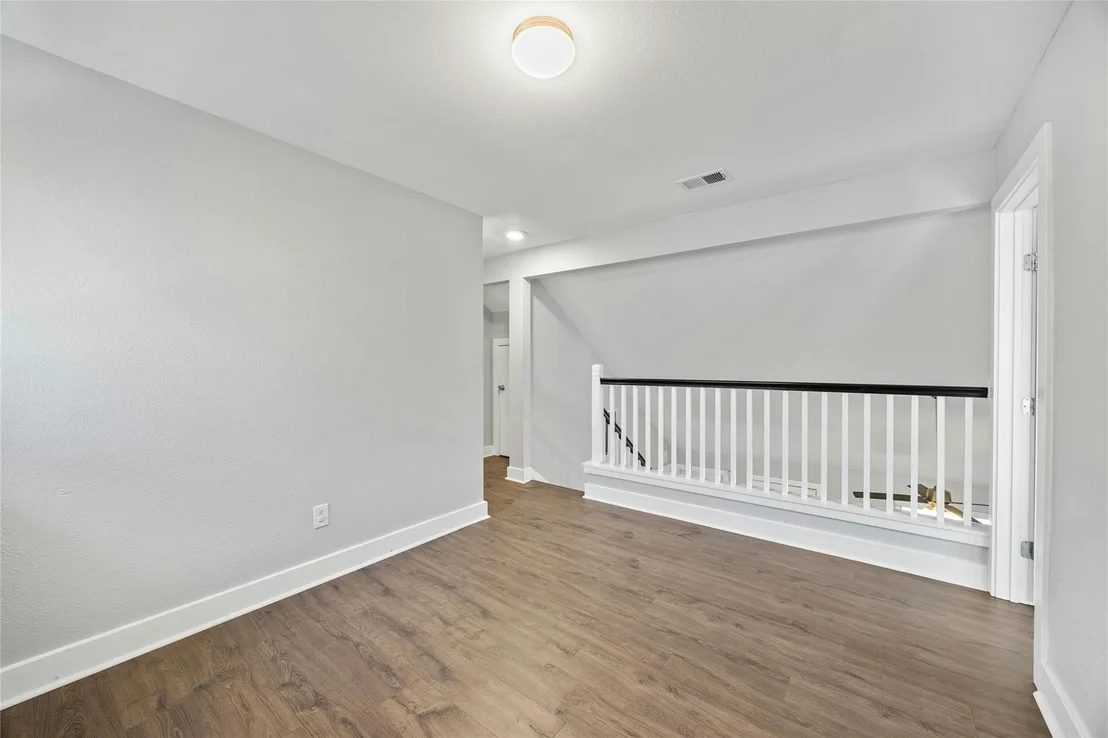 Photo of 3106 Leaf CIR