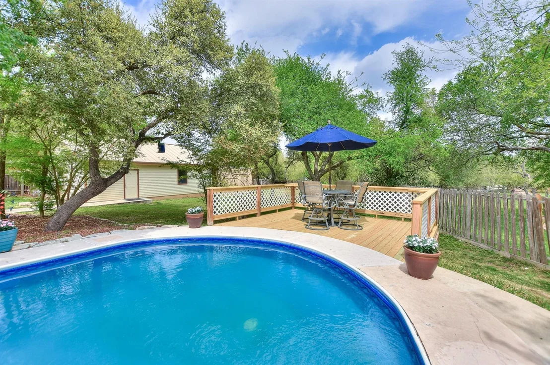 Photo of 527 W ESPARADA DR