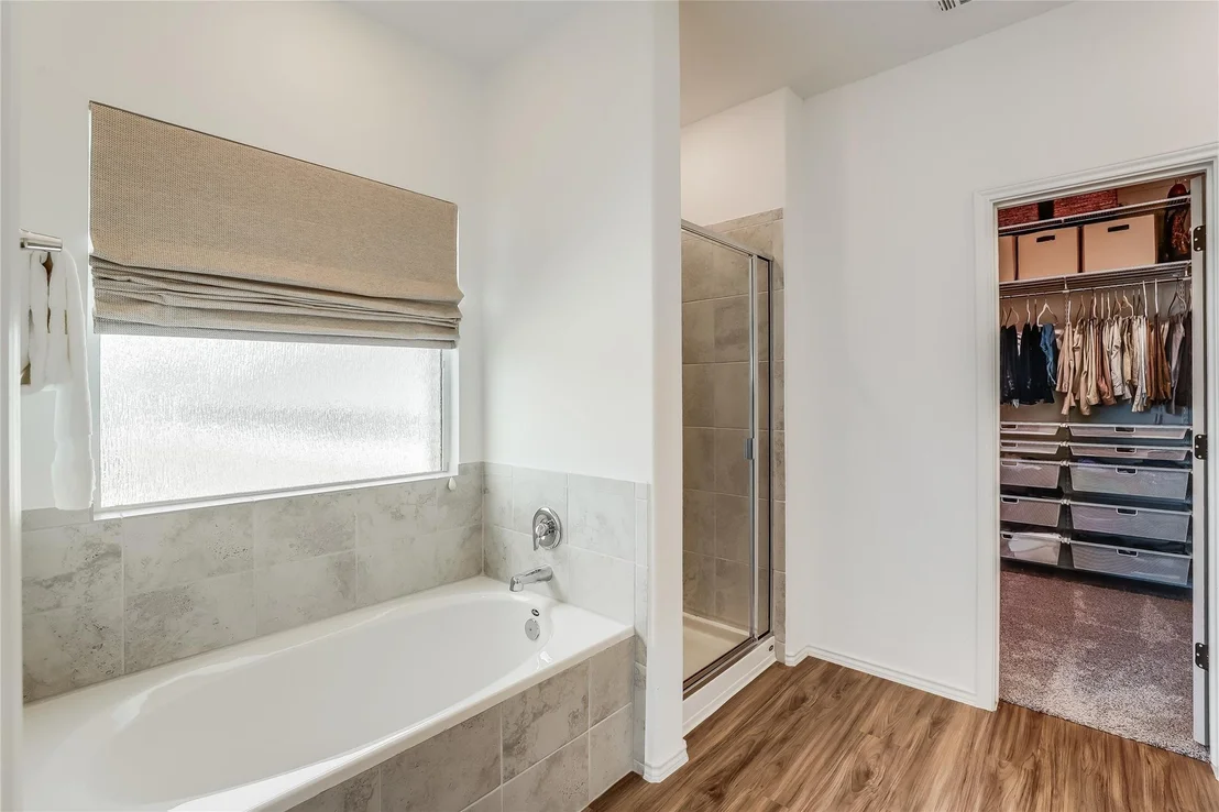 Photo of 1101 Bluewood BND