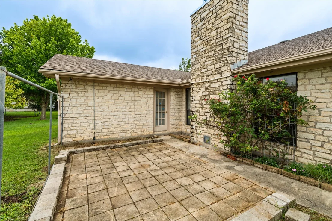 Photo of 204 E Eckhart Ave