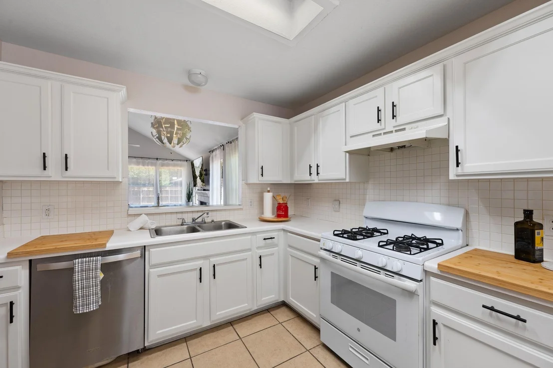 Photo of 1606 Academy PL