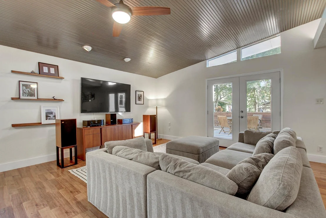 Photo of 7110 Whispering Oaks DR