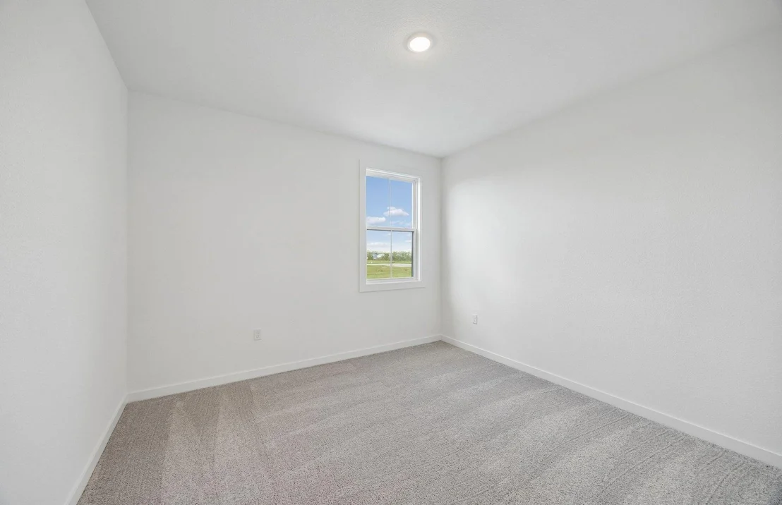 Photo of 16401 Winnie Mae BND