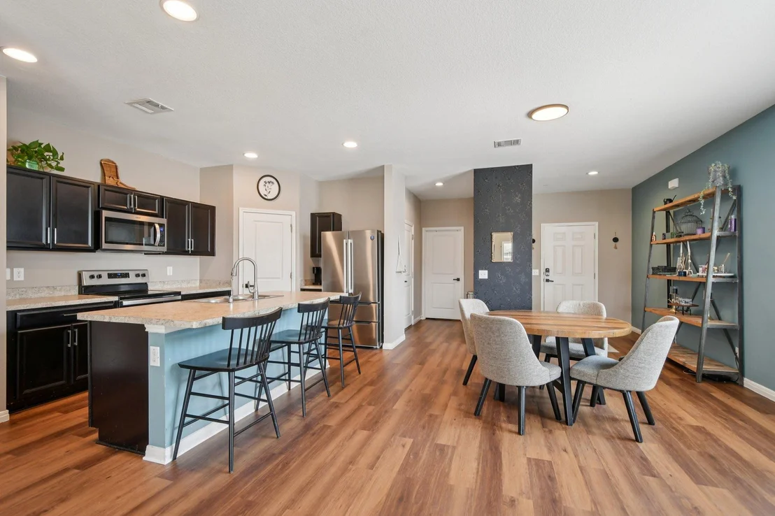 Photo of 370 Seneca LOOP