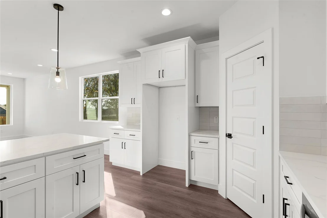 Photo of 105 Carmen CV