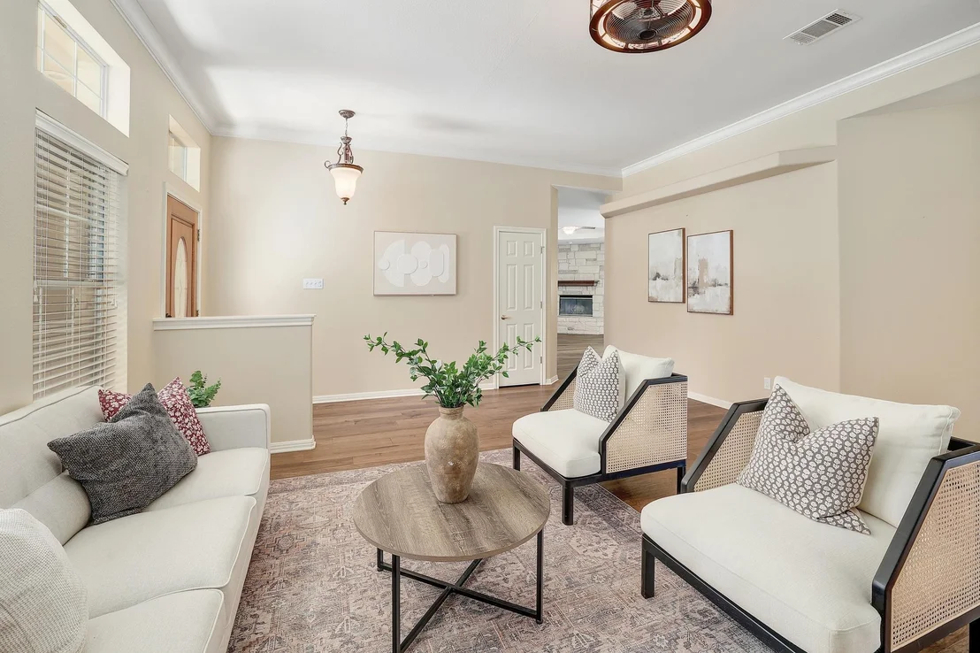 Photo of 101 Lakeview LN