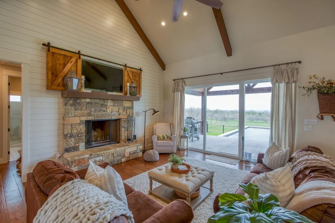 Photo of 104 Schoolhouse LN