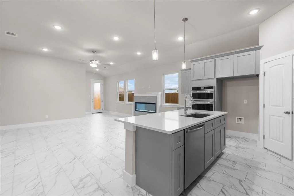 Photo of 405 Stellar Wind DR