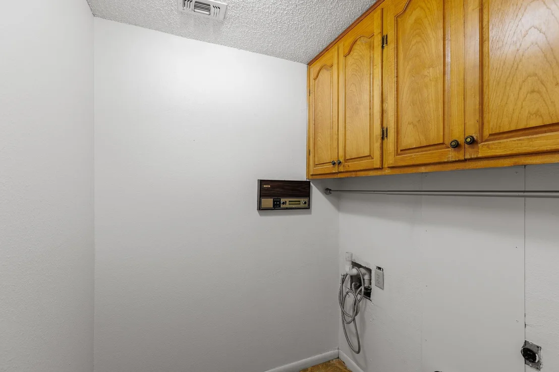 Photo of 2820 Aurora