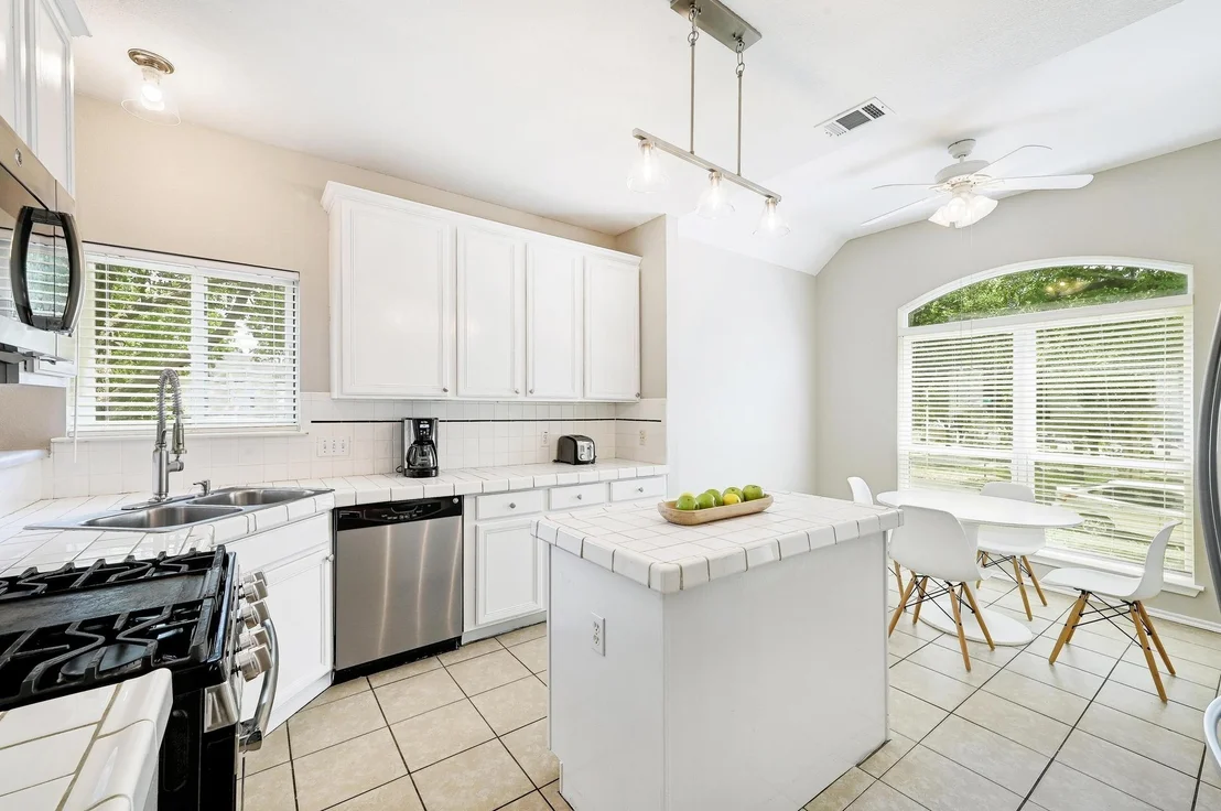 Photo of 7400 Spivey DR