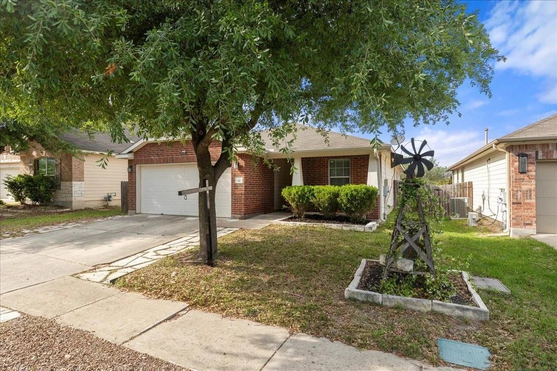 Photo of 747 Reliance DR