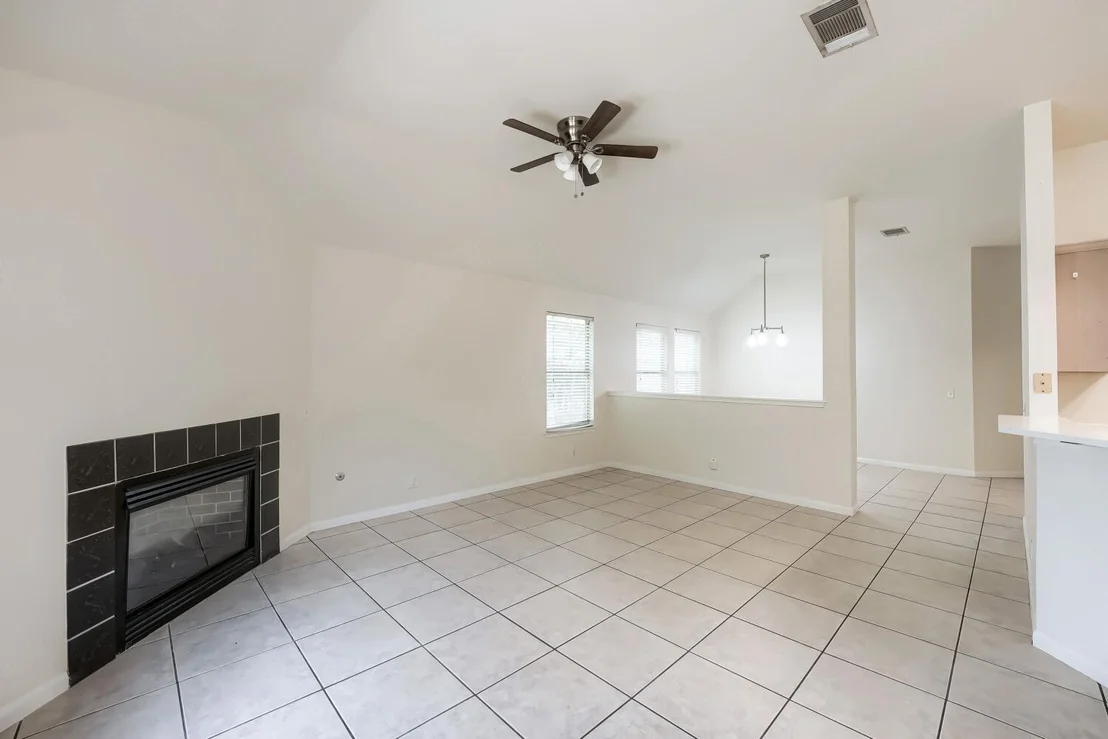 Photo of 409 Willowbrook DR
