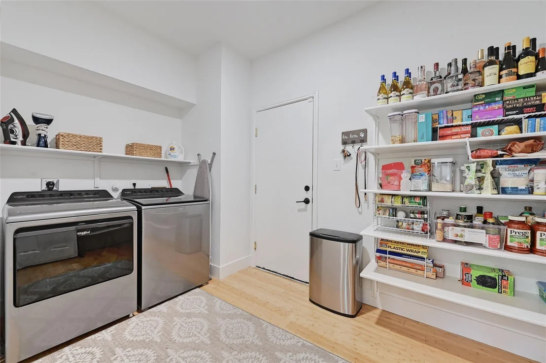 Photo of 329 Cullen BLVD