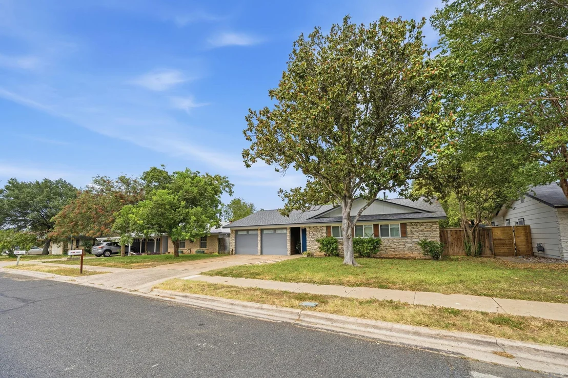Photo of 7004 Whispering Oaks DR