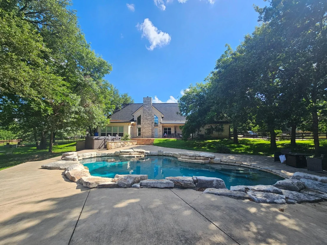Photo of 1060 Great Oaks DR