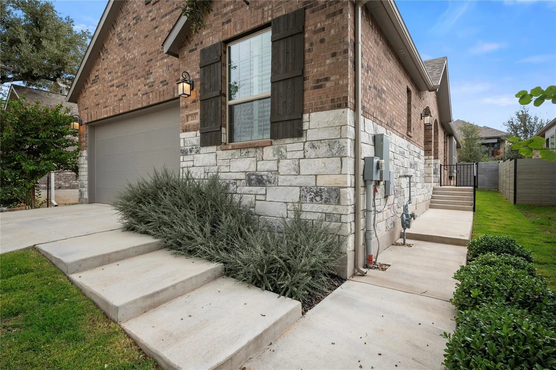 Photo of 213 Arrowhead Mound RD