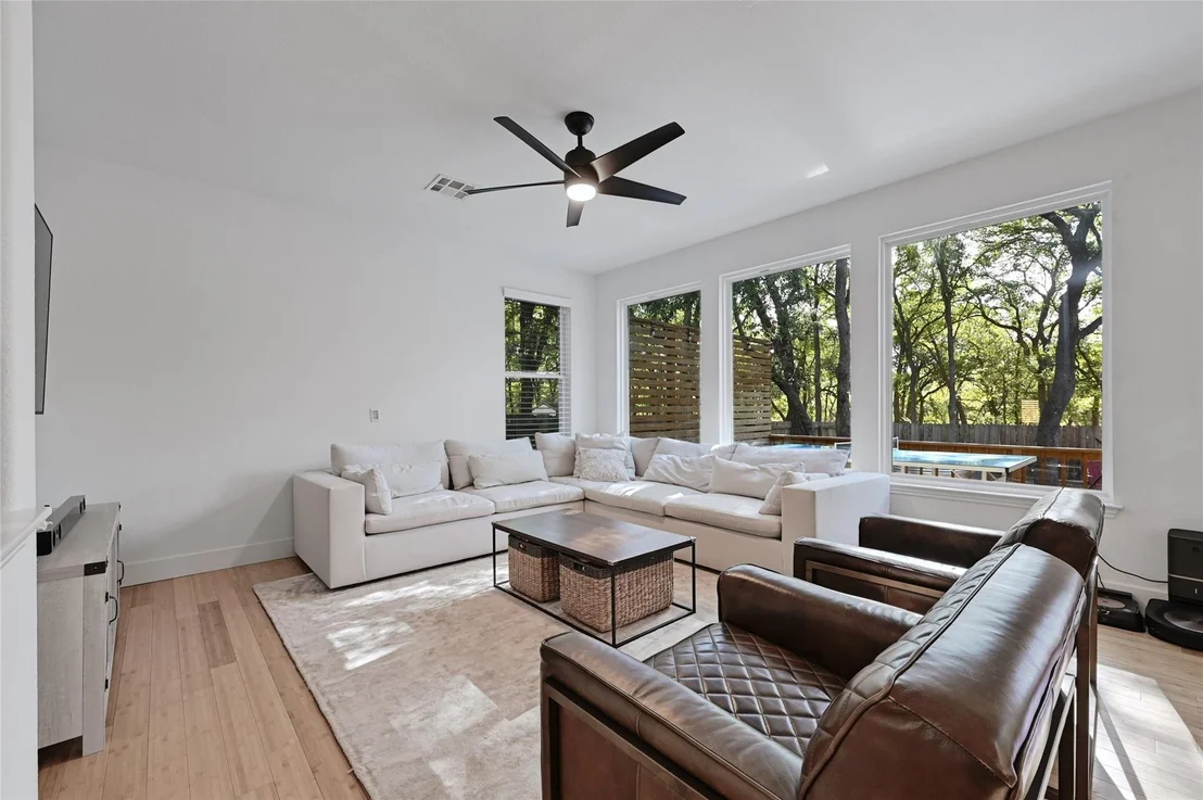 Photo of 329 Cullen BLVD