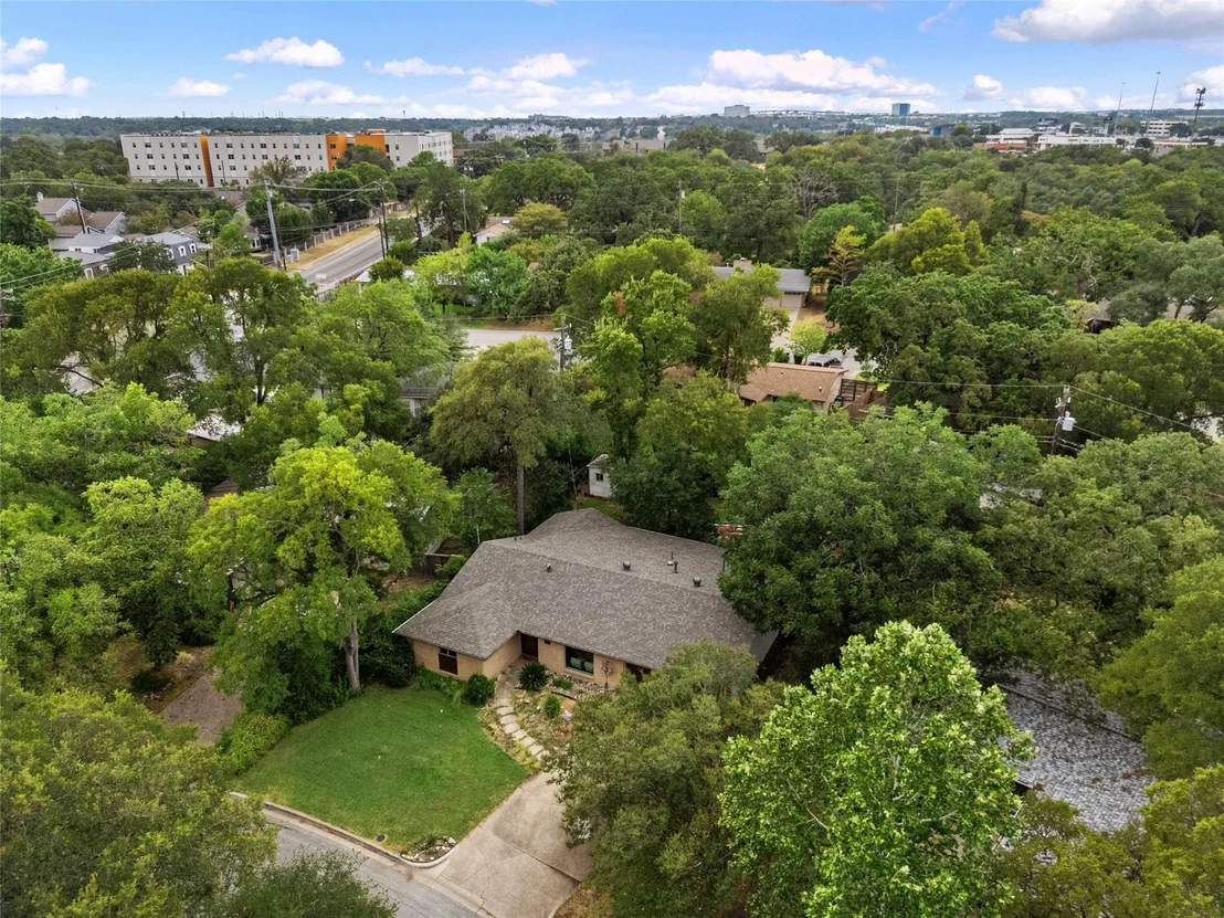 Photo of 1721 Deerfield DR