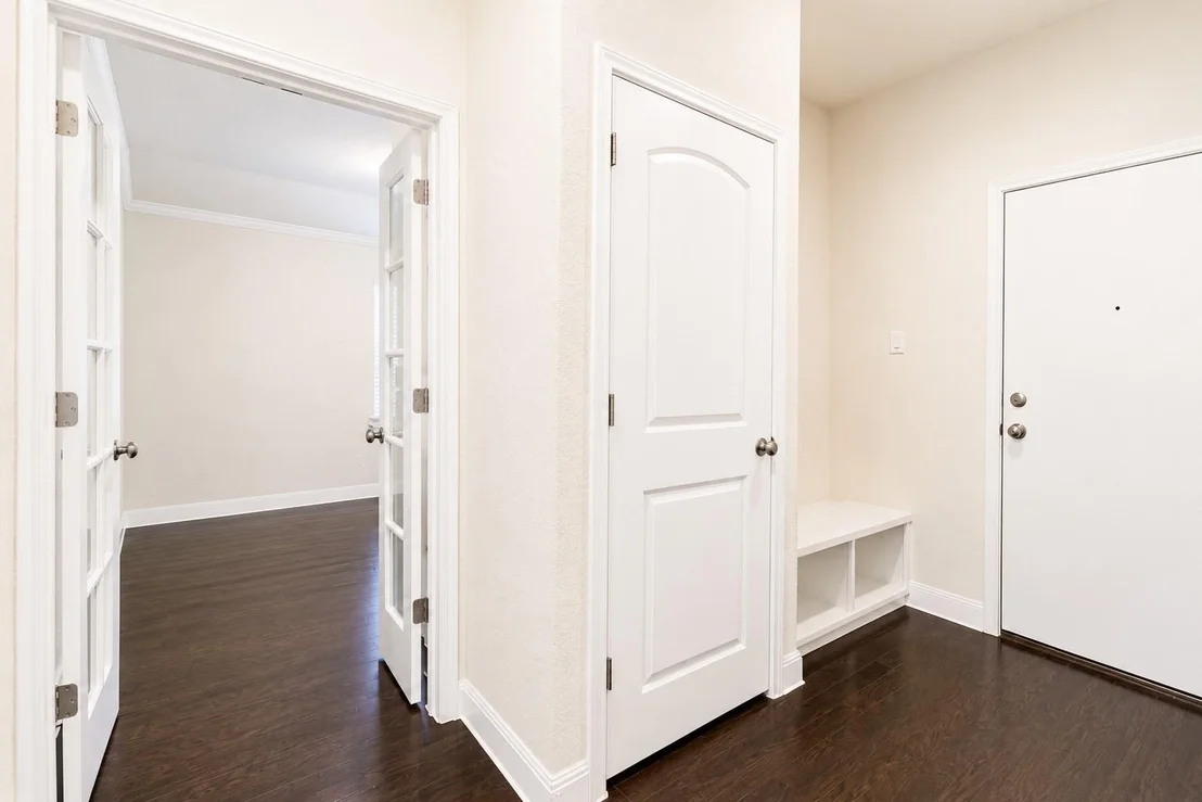 Photo of 7501 Lombardy LOOP