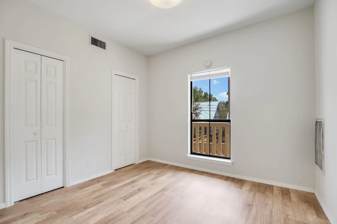Photo of Unit 207 at 4401 Speedway