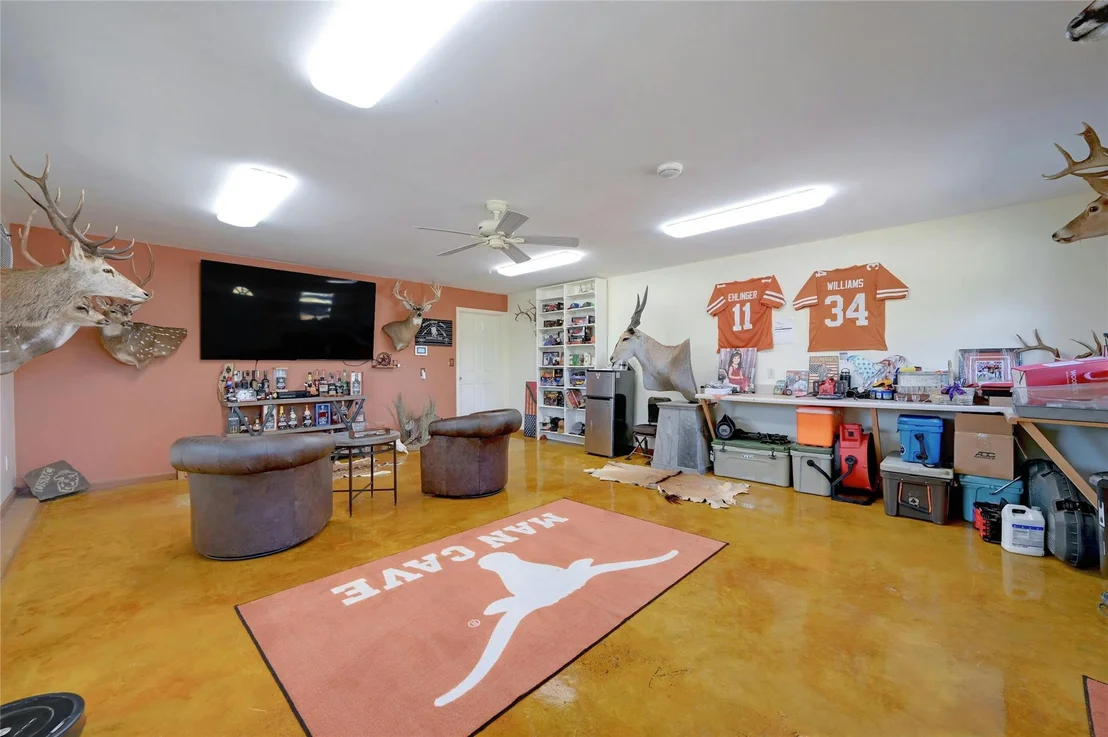 Photo of 525 River Oaks RD
