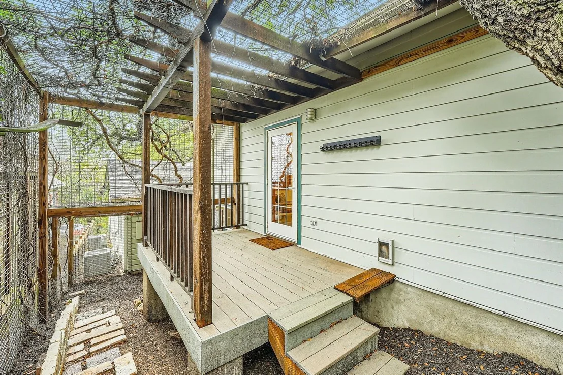 Photo of 1807 Alameda DR