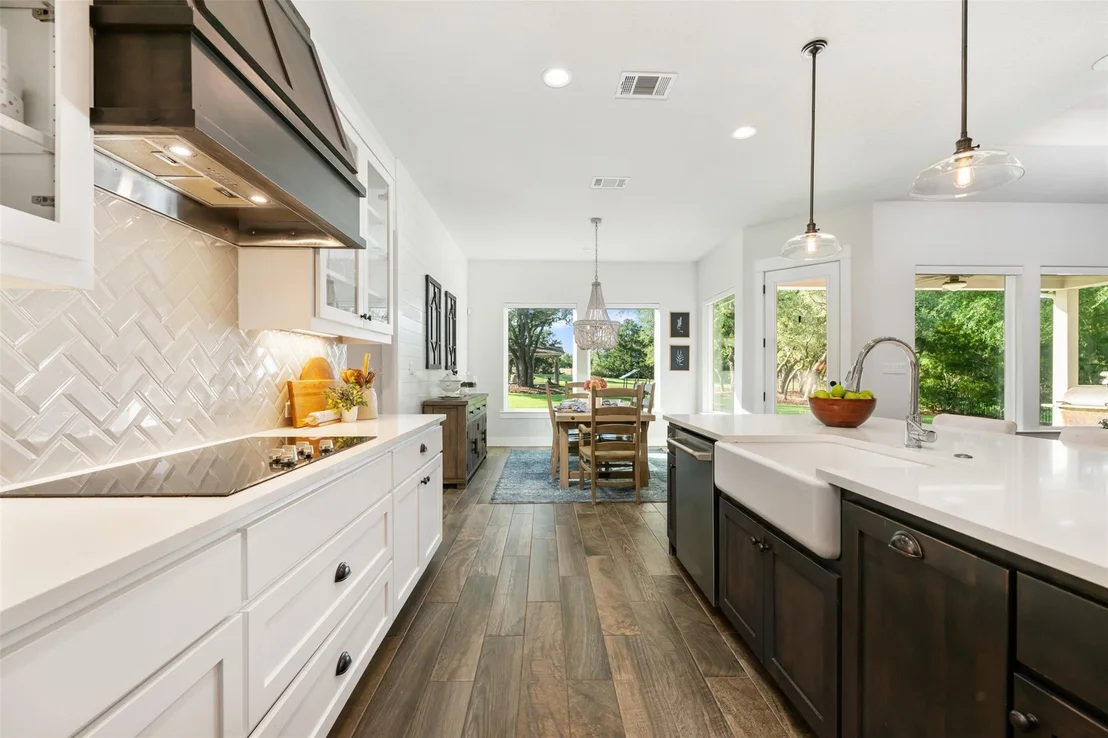Photo of 220 Highland Oaks