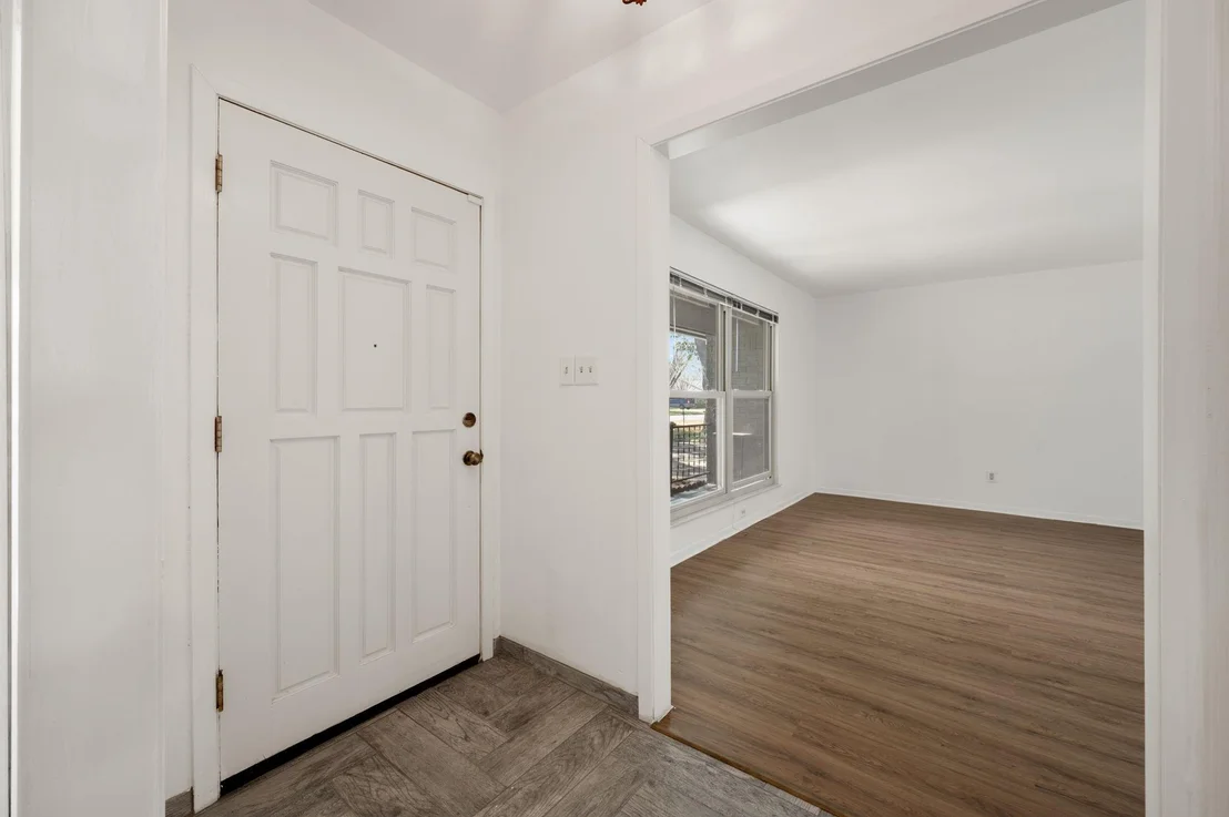 Photo of 1400 Summit CIR
