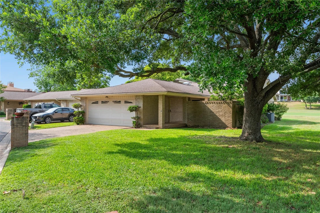 Photo of Unit D at 11125 Pinehurst DR