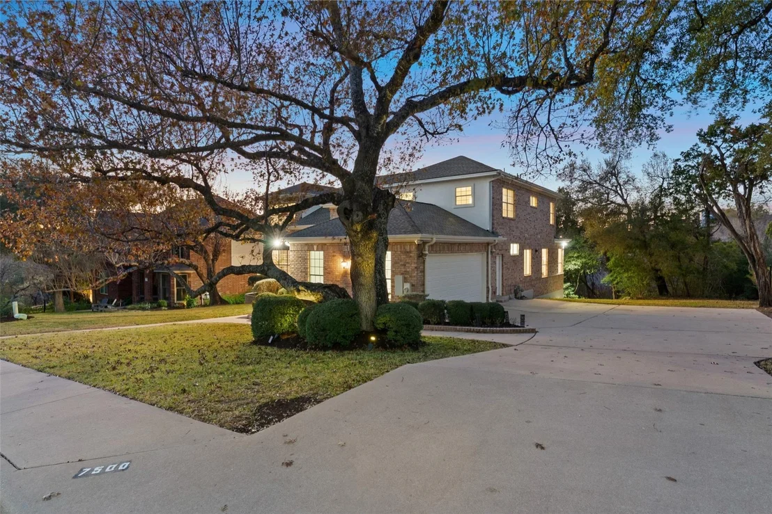 Photo of 7500 Fireoak DR